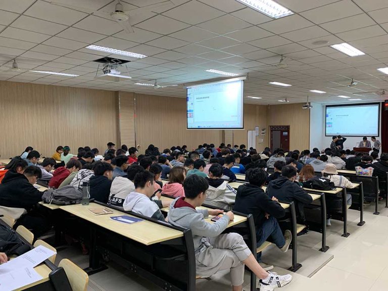 成电少年学FPGA技术推广高校行，重庆工程学院站
